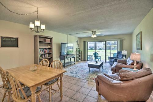 Apartamento Coastal Condo With Patio Steps To The Beach!