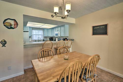 Apartamento Coastal Condo With Patio Steps To The Beach!
