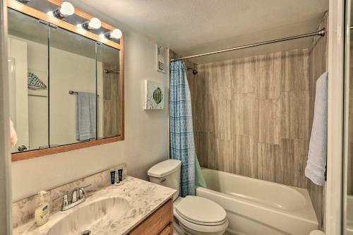 Apartamento Coastal Condo With Patio Steps To The Beach!