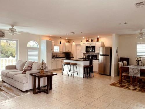 Water-front, Cozy, Warm 3 Beds 2 Bath
