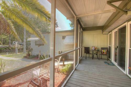 3 Bedroom Farmhouse Vacation Home On The River