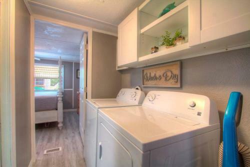 3 Bedroom Farmhouse Vacation Home On The River