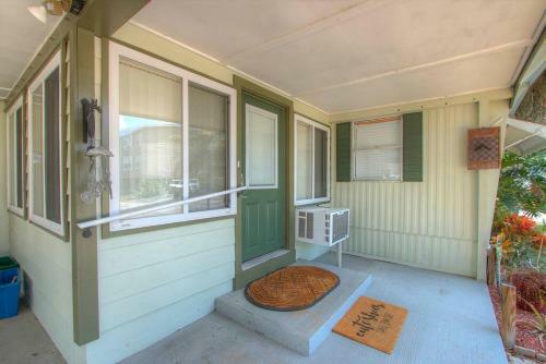 3 Bedroom Farmhouse Vacation Home On The River