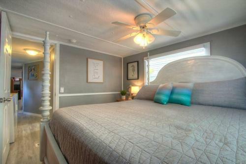 3 Bedroom Farmhouse Vacation Home On The River