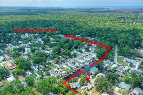 3 Bedroom Farmhouse Vacation Home On The River