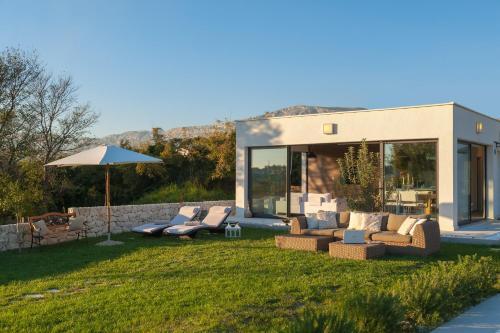 Luxury Villa Luminosa