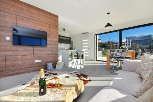 Luxury Villa Luminosa