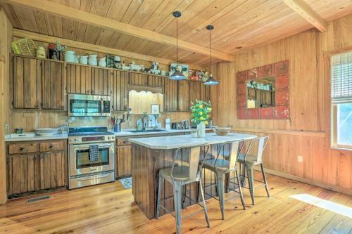 Peaceful Cairo Farmhouse With Barn And Fire Pit