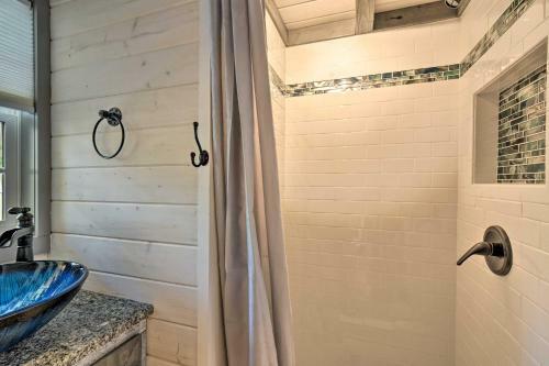 Blairsville Tiny Home Covered Furnished Deck