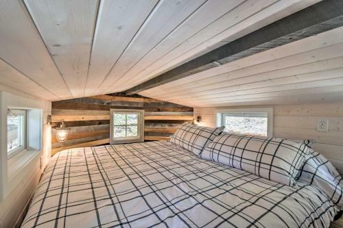 Blairsville Tiny Home Covered Furnished Deck