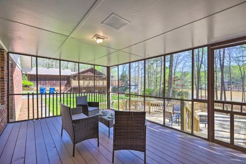 Modern Lakefront Conyers Home And Screened Deck