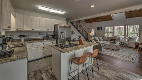 Sittin Pretty By Escape To Blue Ridge
