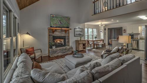 Sittin Pretty By Escape To Blue Ridge