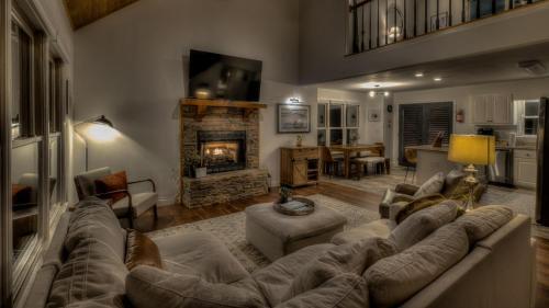 Sittin Pretty By Escape To Blue Ridge
