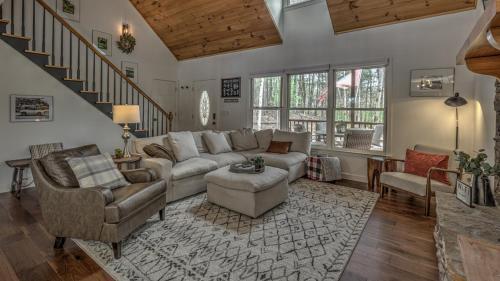 Sittin Pretty By Escape To Blue Ridge