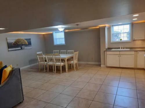 Huge 6 Bedrooms Close To Attractions