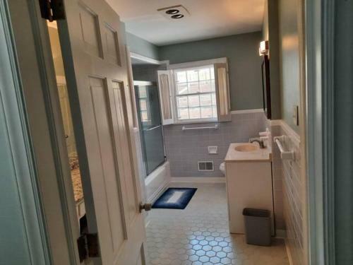 Huge 6 Bedrooms Close To Attractions