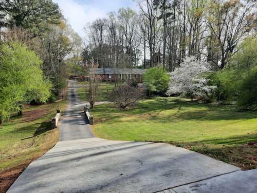 Huge 6 Bedrooms Close To Attractions