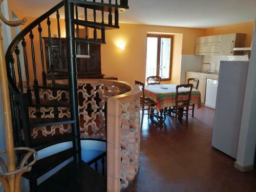 Grande Maison Dans La Plaine De Caille