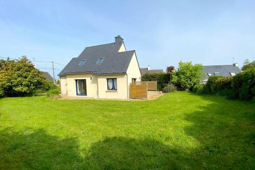 Carantec Family Home With Garden 9 People