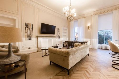 2-bed Executive Apartment In Exclusive Park Area