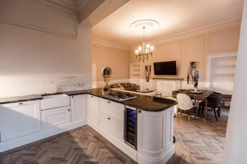 2-bed Executive Apartment In Exclusive Park Area