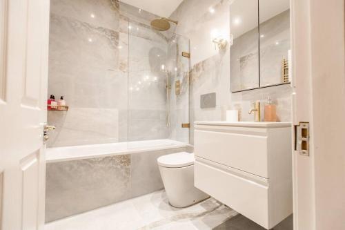 2-bed Executive Apartment In Exclusive Park Area