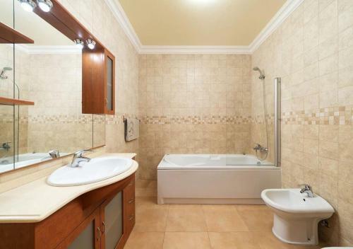 Algarve Luxury Home With Private Heated Pool