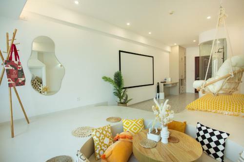 Locals Apartment House 28
