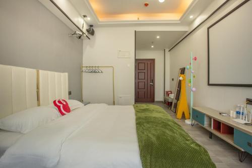 Locals Apartment House 01