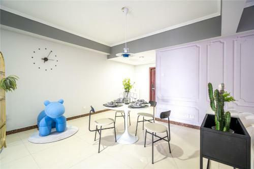 Locals Apartment House 20