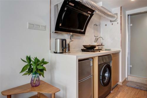 Locals Apartment House 01