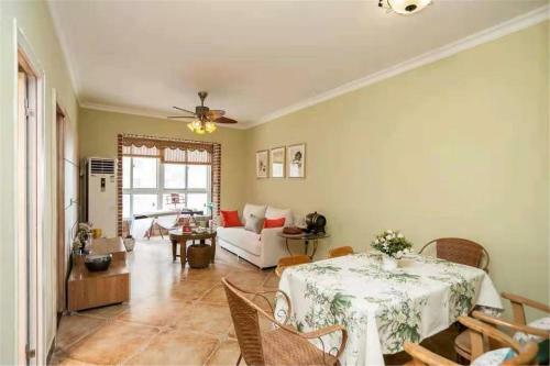 Locals Apartment House 10