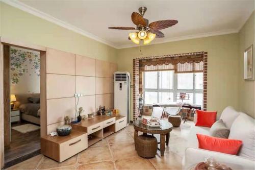 Locals Apartment House 10