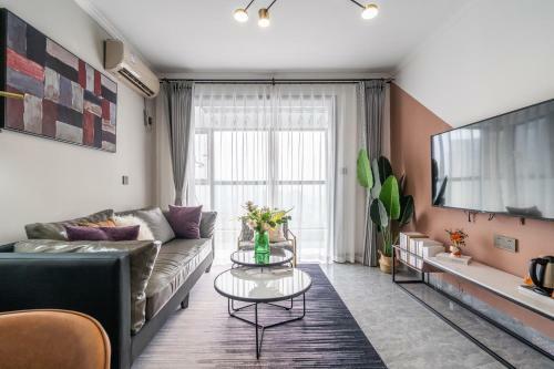 Locals Apartment House 34
