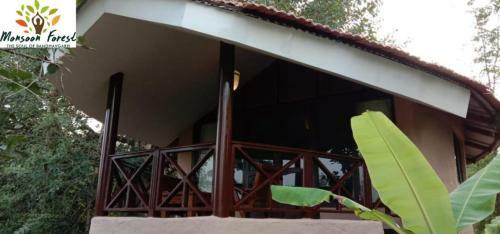 Hotel Monsoon Forest Bandhavgarh