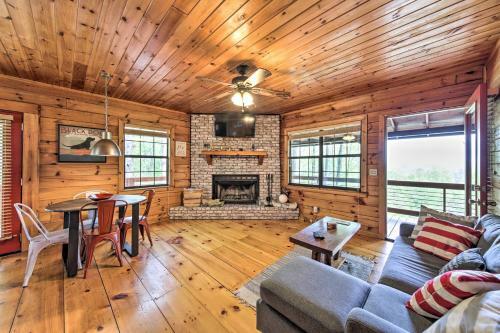 Blue Ridge Cabin With Mountain Views And Fire Pit