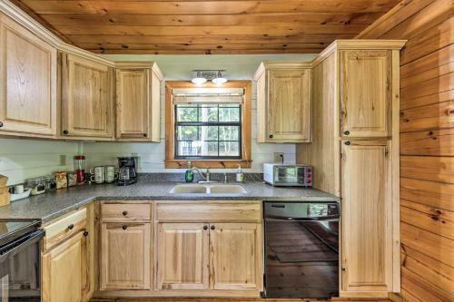 Blue Ridge Cabin With Mountain Views And Fire Pit