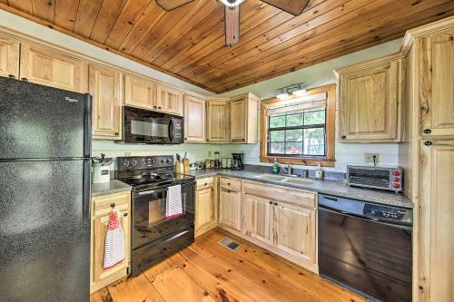 Blue Ridge Cabin With Mountain Views And Fire Pit
