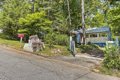 Decatur Escape With Hot Tub Less Than 4 Mi To Downtown