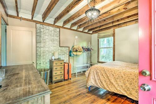 Decatur Escape With Hot Tub Less Than 4 Mi To Downtown