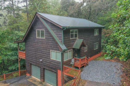 Saltys Cabin In The Clough