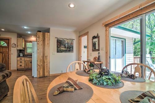 Peaceful Hiawassee Cabin With Wraparound Deck!