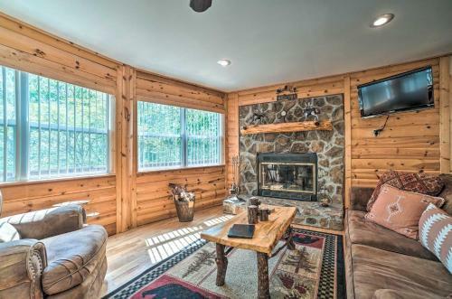 Peaceful Hiawassee Cabin With Wraparound Deck!