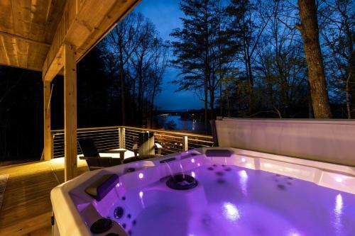 Lantern Landing Modern Rustic Lake House Back Deck Backyard Fire Pit 3bed Bath And Lake Access
