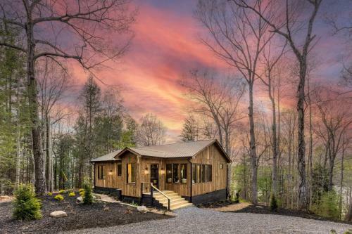 Lantern Landing Modern Rustic Lake House Back Deck Backyard Fire Pit 3bed Bath And Lake Access