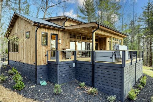 Lantern Landing Modern Rustic Lake House Back Deck Backyard Fire Pit 3bed Bath And Lake Access