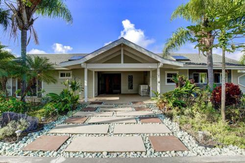 Kailua-kona House With Balcony And Ocean Views!