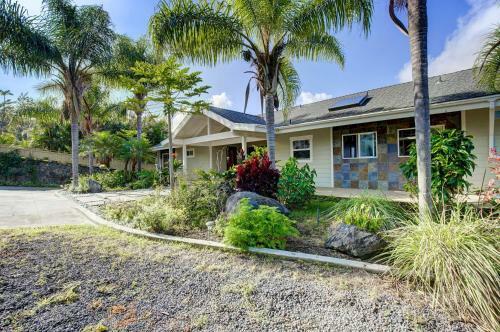 Kailua-kona House With Balcony And Ocean Views!