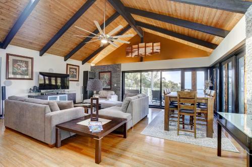 Kailua-kona House With Balcony And Ocean Views!